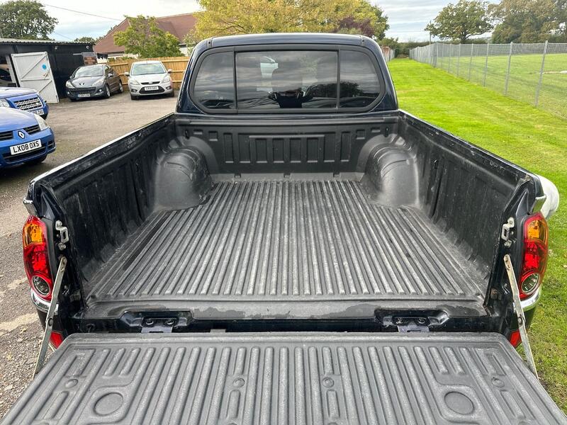 MITSUBISHI L200 2.5 DI-D Barbarian 2013
