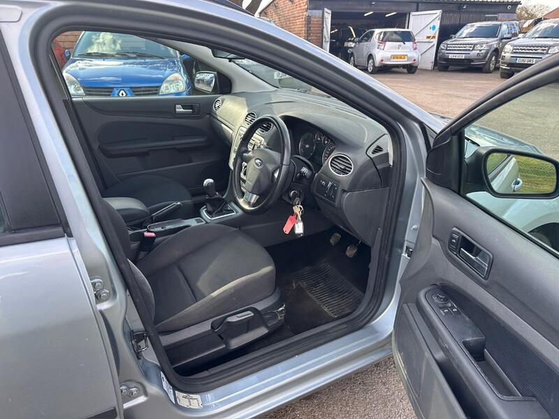 FORD FOCUS 2.0 TDCi Zetec Climate 2005