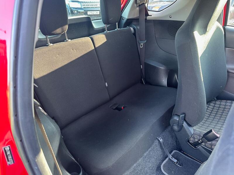 TOYOTA IQ 1.0 VVT-i 2 2012