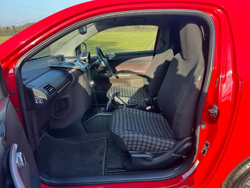 TOYOTA IQ 1.0 VVT-i 2 2012