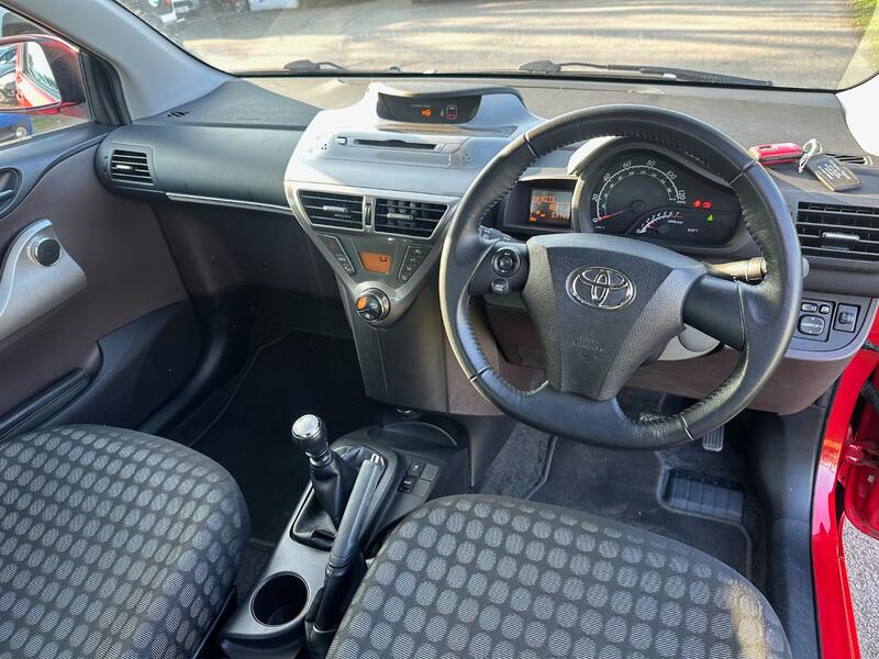 TOYOTA IQ 1.0 VVT-i 2 2012