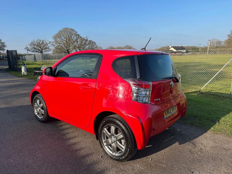 TOYOTA IQ 1.0 VVT-i 2 2012