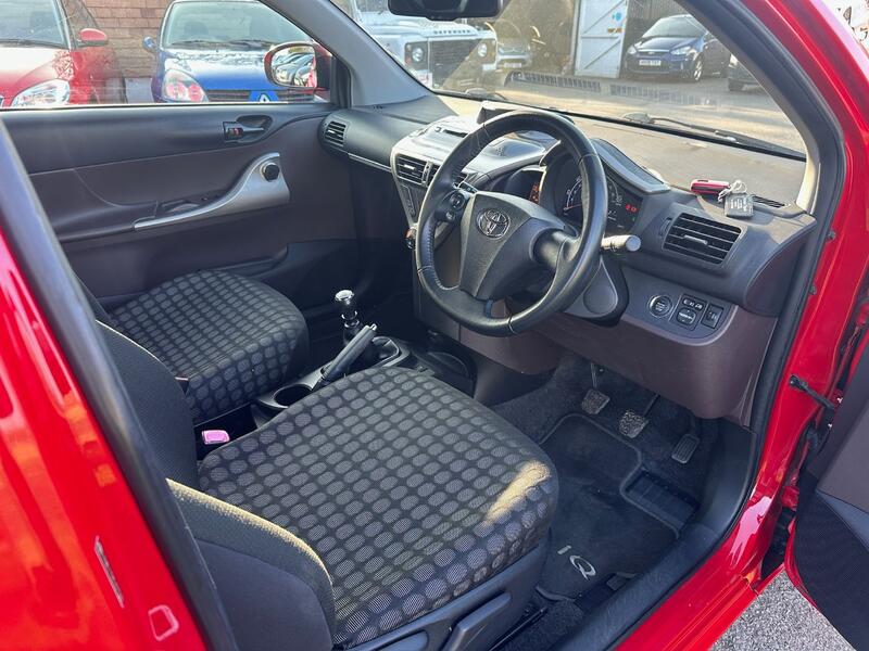 TOYOTA IQ 1.0 VVT-i 2 2012