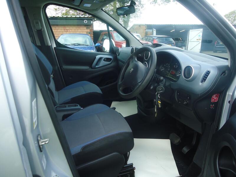 PEUGEOT PARTNER TEPEE 1.6 HDi Tepee S 2014