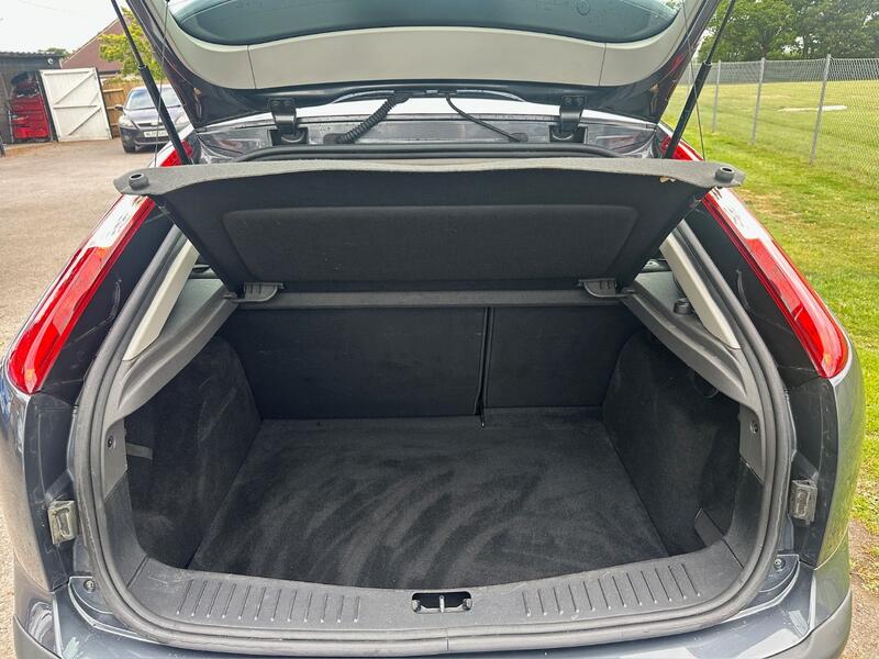 FORD FOCUS 2.0 Ghia 2005