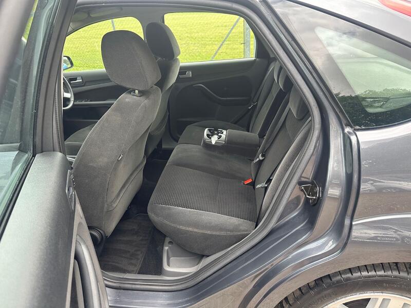 FORD FOCUS 2.0 Ghia 2005