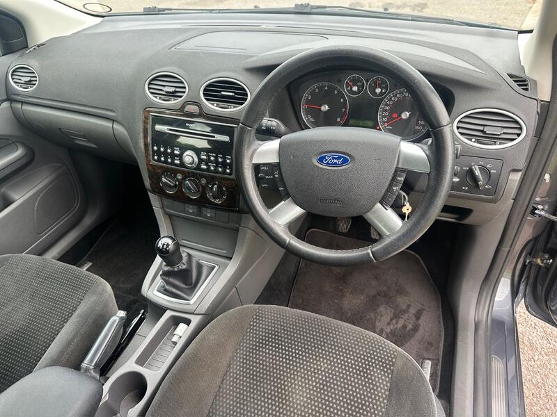 FORD FOCUS 2.0 Ghia 2005