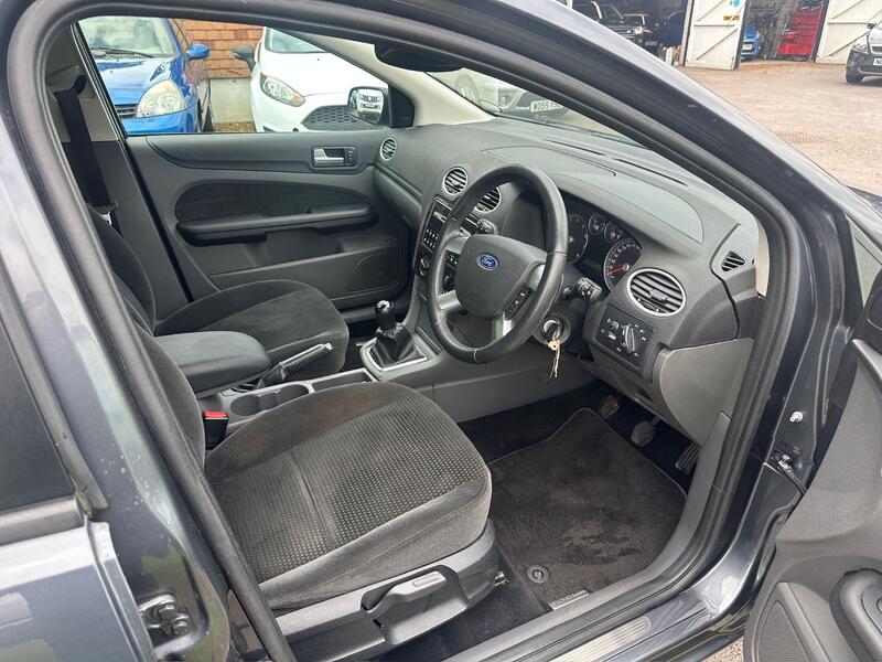 FORD FOCUS 2.0 Ghia 2005