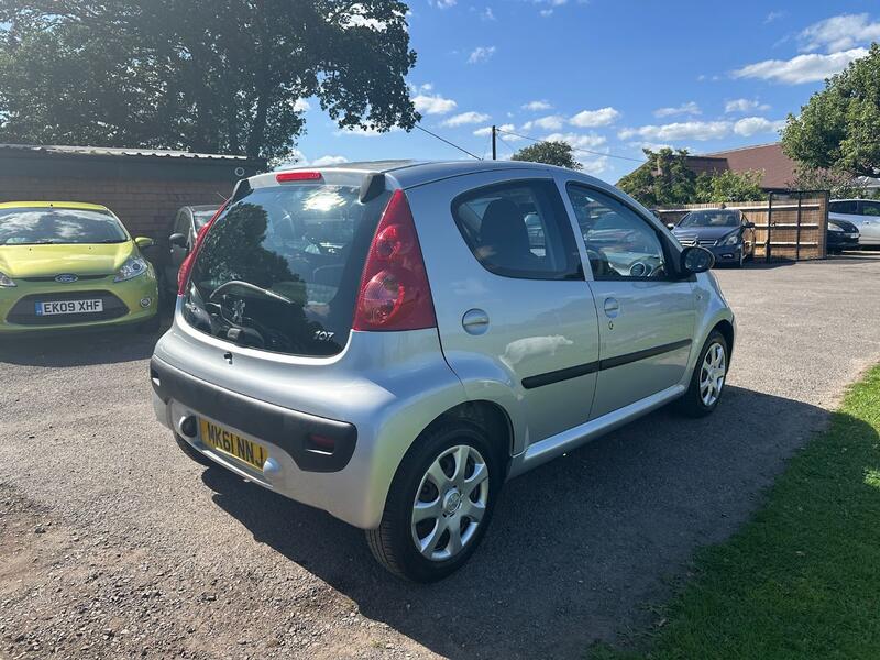 PEUGEOT 107 1.0 12V Urban 2011