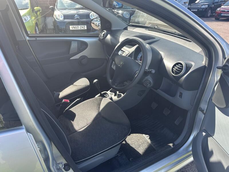 PEUGEOT 107 1.0 12V Urban 2011