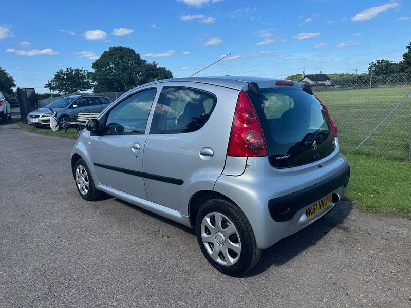 PEUGEOT 107 1.0 12V Urban 2011